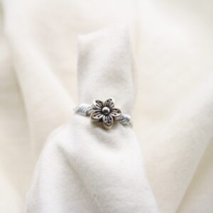 silver-flower-wire-wrapped-ring