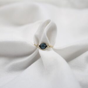 blue-crystal-gold-wire-ring