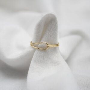 dainty-closed-loop-wire-ring(1)