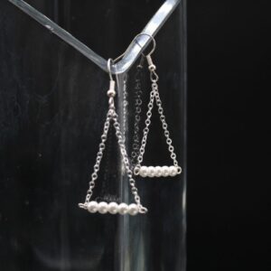 dainty-triangle-chain-pearl-earrings-silver