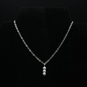 three-pearl-drop-necklace