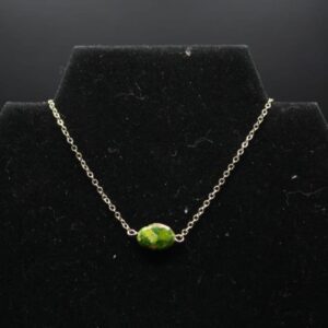 green-gemstone-center-necklace